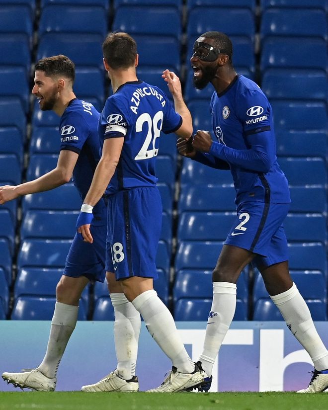 欧文突破防守造成杀伤，制造罚球