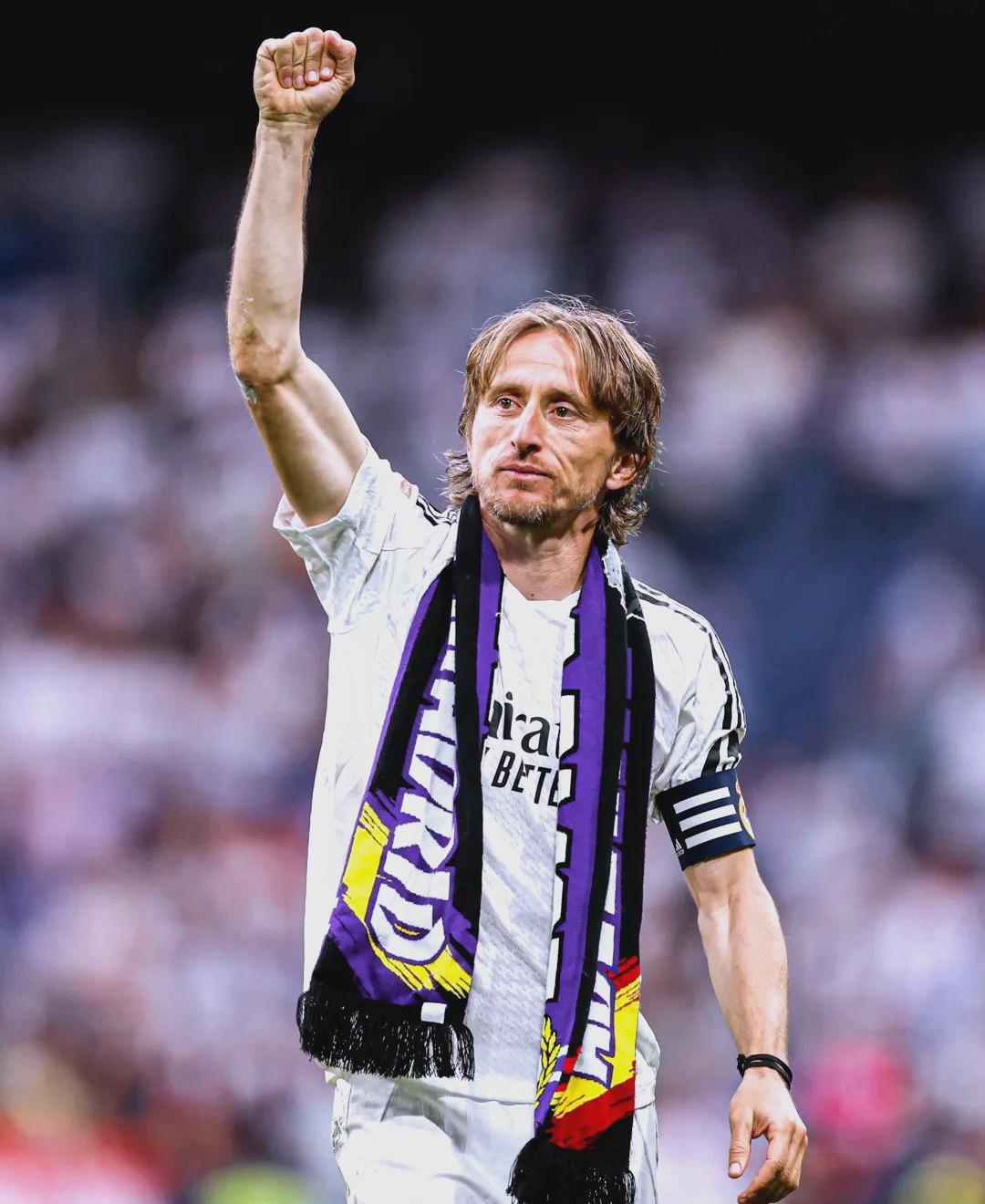 29岁法国女子网球名将转行当“网红模特”，曾因隆胸惹争议