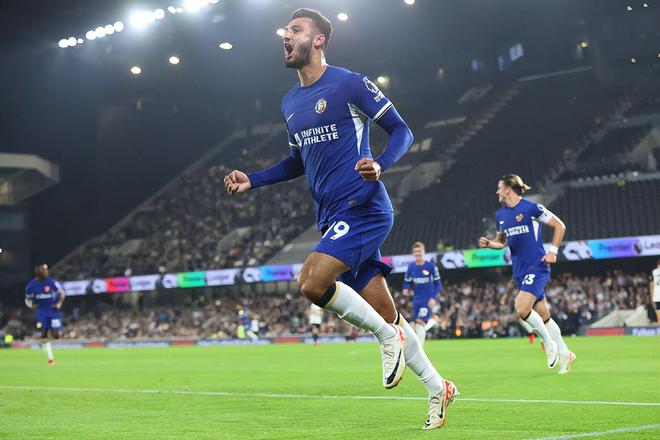 里夫斯14分7助攻＆艾顿10分，湖人半场轰出67分