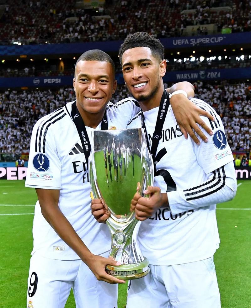 东体：阿苏埃最快16日返回上海，陈晋一最早19日归队